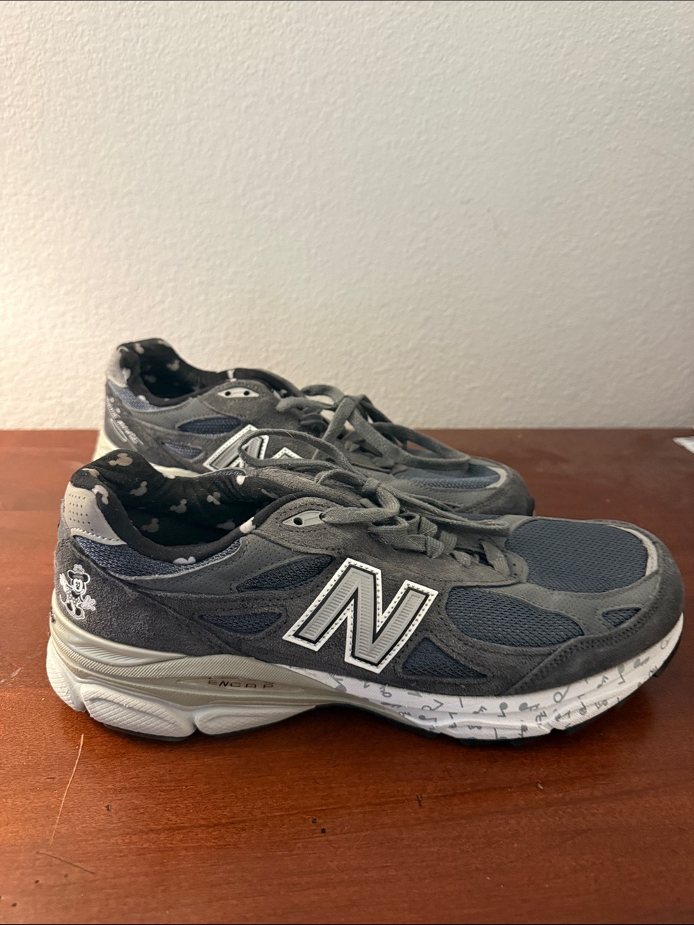 Run Disney New Balance 2015 Marathon Minnie Mouse Shoes Size 11B